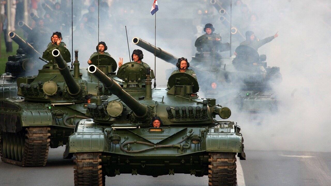 Militärparade zum Auftakt des kroatischen Nationalfeiertages