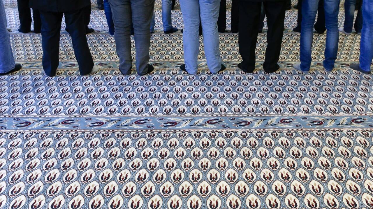 Das religiöse Bekenntnis hat im Zusammenleben der Menschen eine übermäßige Bedeutung bekommen.Robert Ratzer  