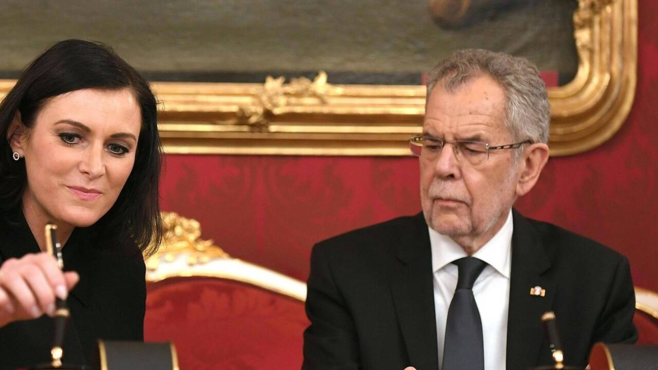 Umweltministerin Elisabeth Köstinger und Bundespräsident Van der Bellen.  