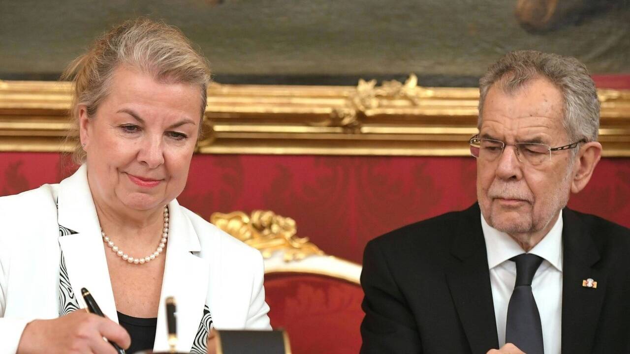Sozialministerin Beate Hartinger und Bundespräsident Van der Bellen.  
