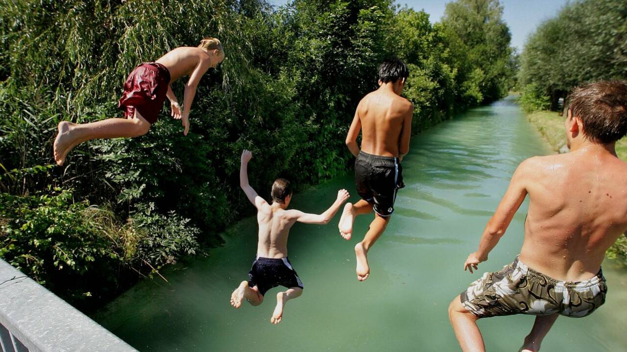 Nicht verboten und nicht erlaubt: Das Schwimmen im Almkanal