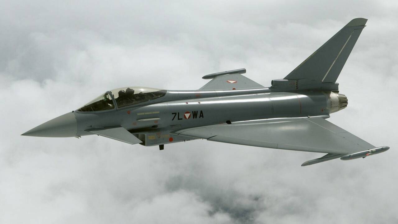 Erstlandung und Eigentumsübergabe des 1. Eurofighter an das Oesterreichische Bundesheer am Fliegerhorst Hinterstoisser am 12. Juli 2007 in Zeltweg. 