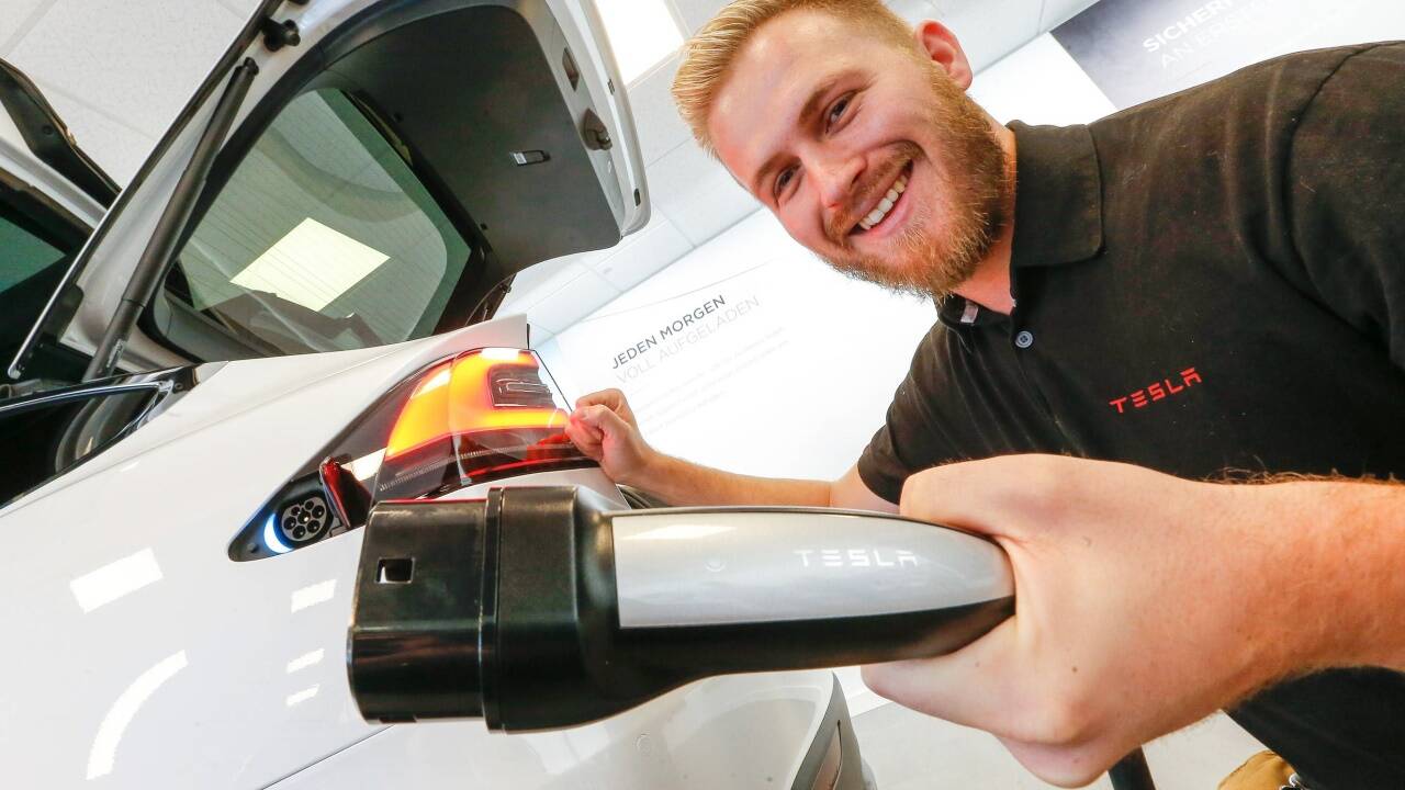 Das Service Center von Tesla öffnet in Wals seine Pforten.  