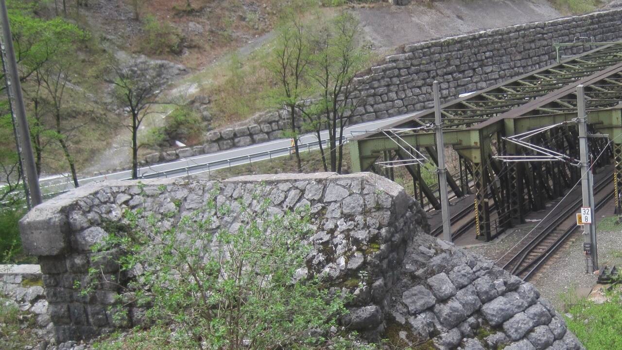 Die alte Eisenbahnbrücke hat ausgedient. 