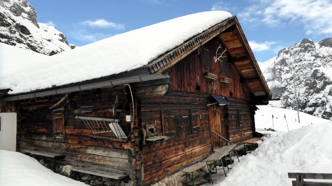 Die Elmaualm. Entweder Zielpunkt oder Zwischenstation auf dem Weg zur Werfener Hütte. Die Elmaualm. Entweder Zielpunkt oder Zwischenstation auf dem Weg zur Werfener Hütte.