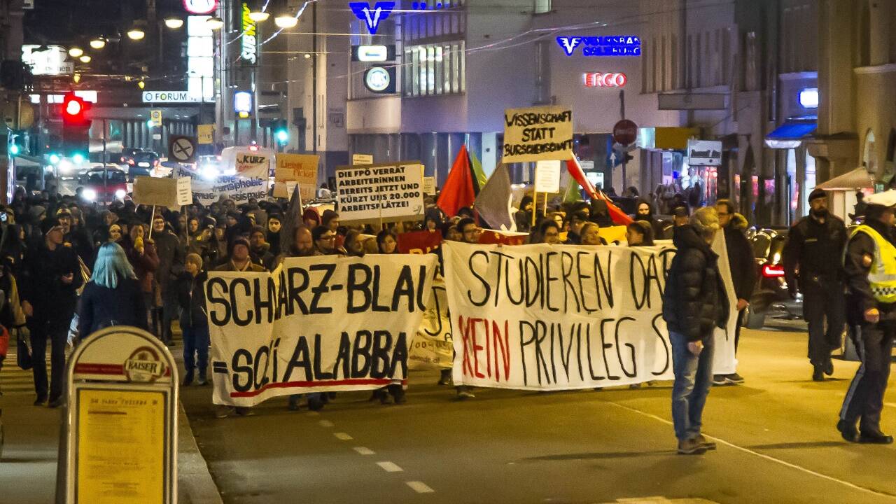 Portest gegen Schwarz-Blau in der Stadt Salzburg. 