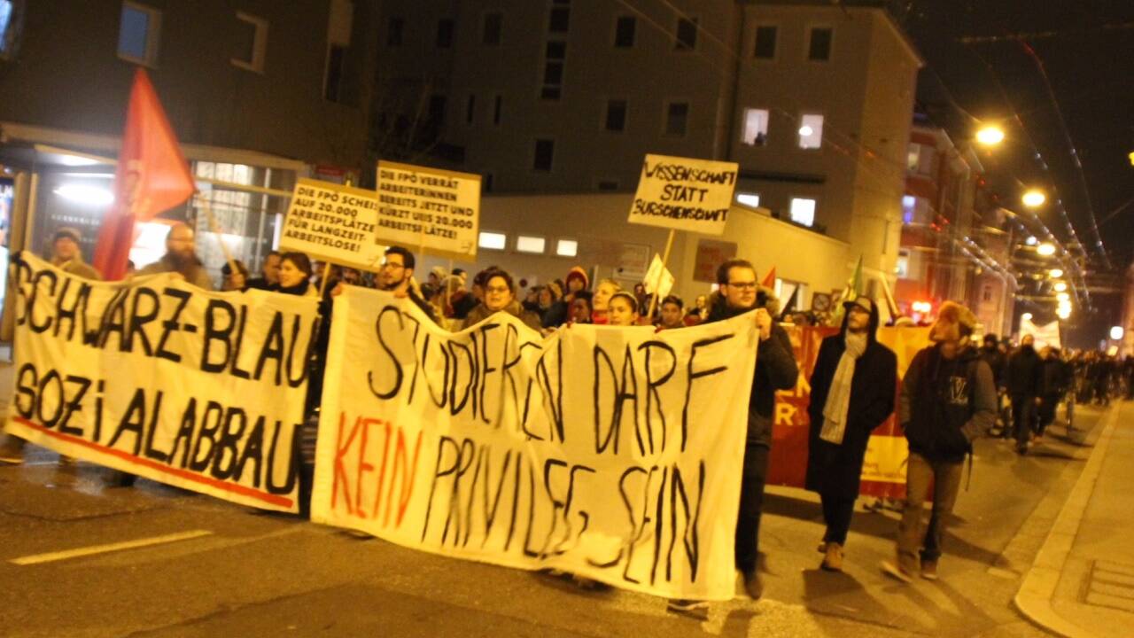 Portest gegen Schwarz-Blau in der Stadt Salzburg. 