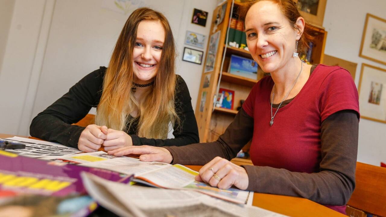 Su Osborne unterrichtet ihre 13-jährige Tochter Kiona zuhause.  