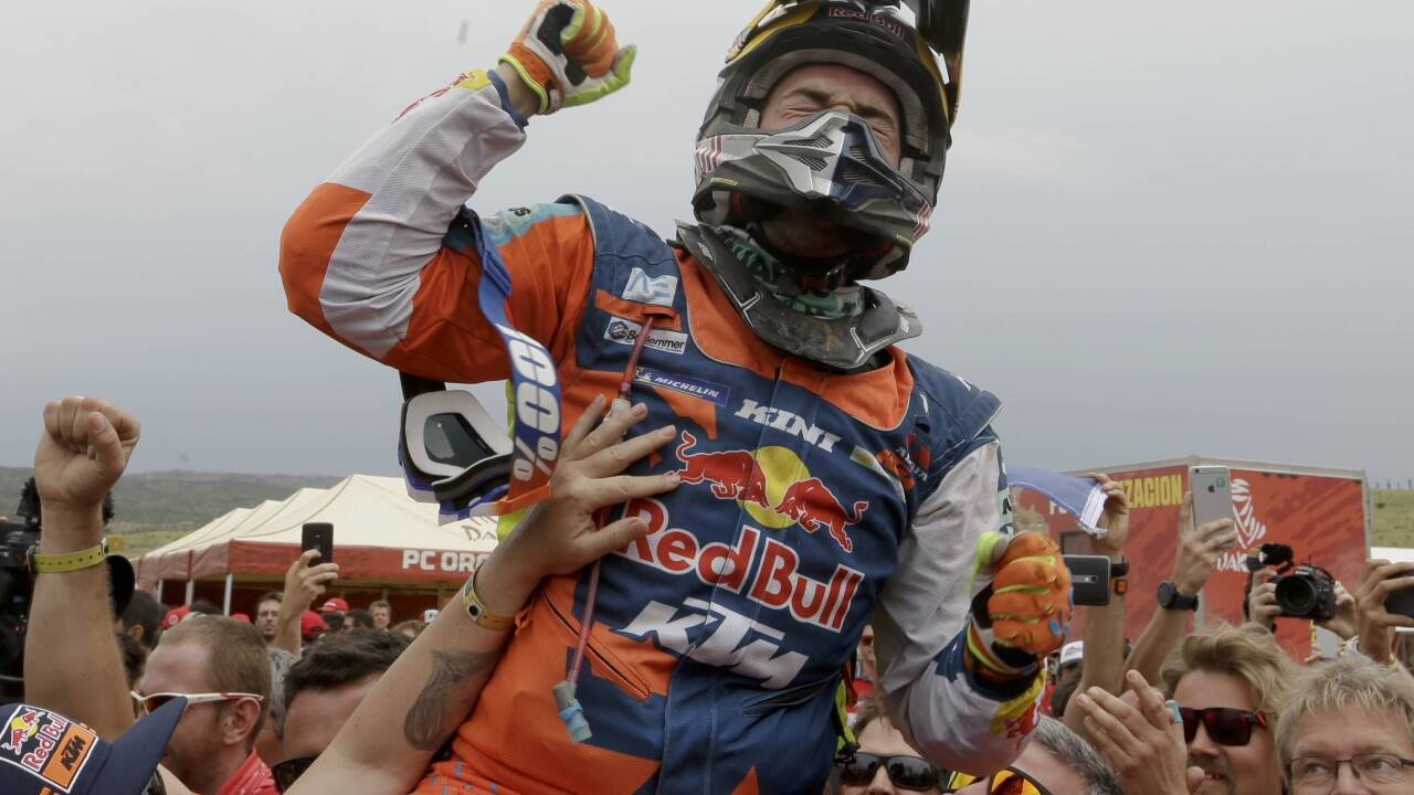 Matthias Walkner am Ziel: Der Dakar-Sieger 2018 lässt sich in Córdoba feiern. 