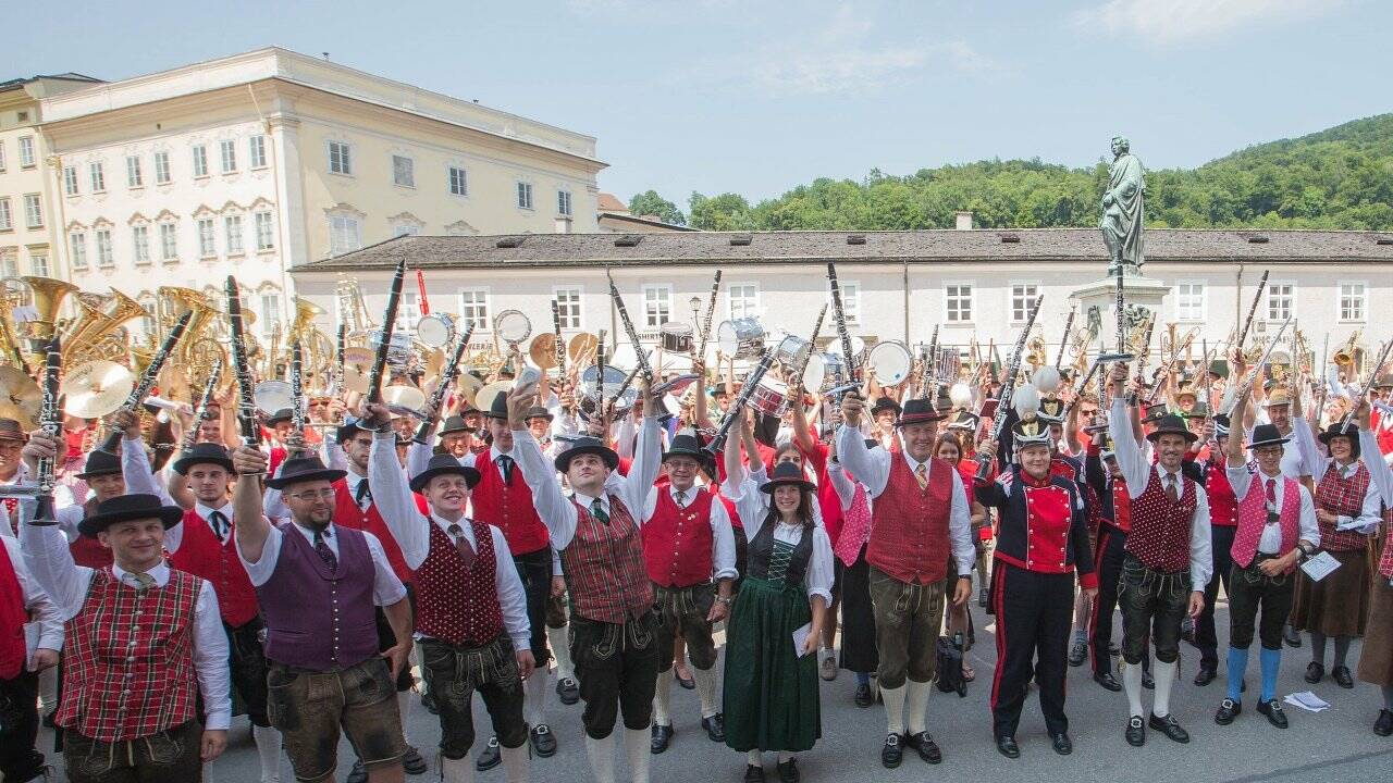 Blasmusiker demonstrieren für den Erhalt der Militärmusik