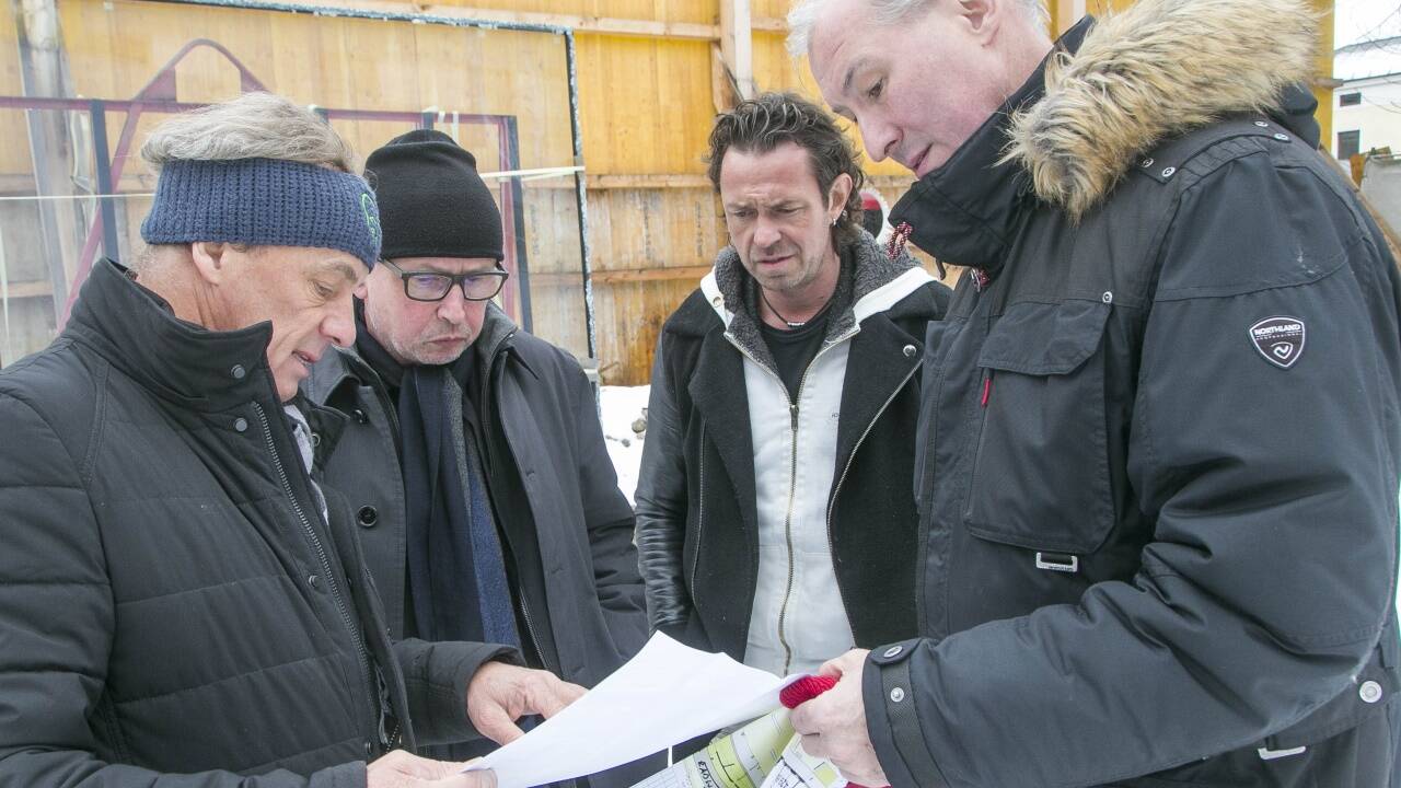 Lokalaugenschein im Quartier Riedenburg, rechts der Planungschef der Stadt, Andreas Schmidbaur, links Architekt Wolfgang Schwarzenbacher und Beiratsvorsitzender Walter Angonese.  