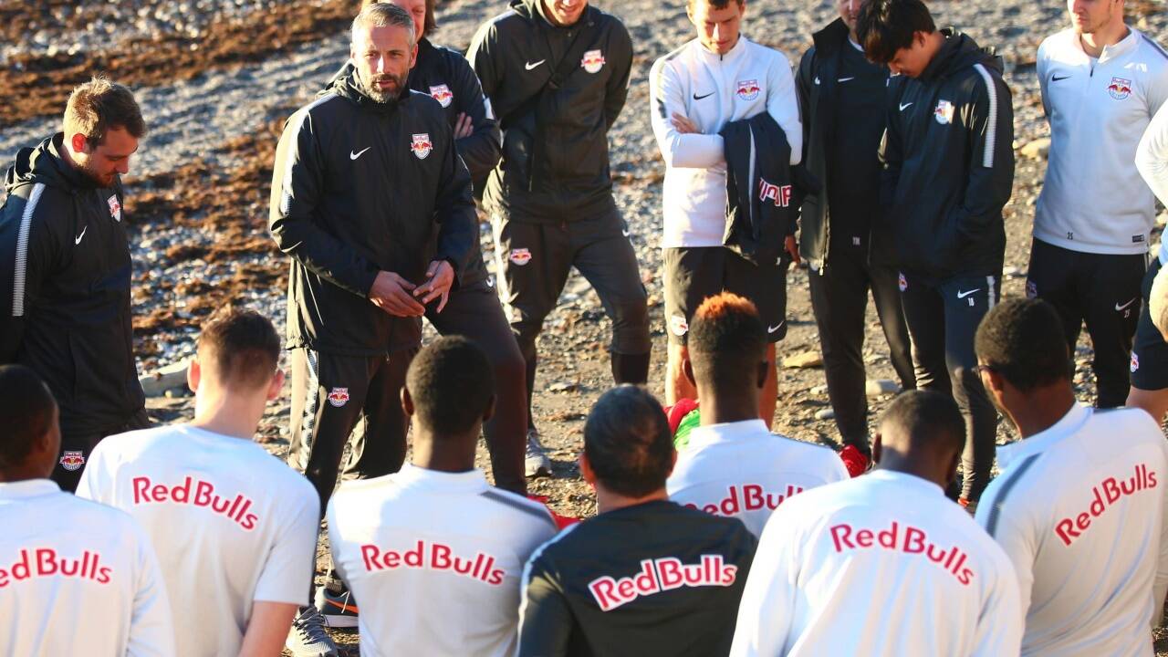 Trainer Marco Rose schwört sein Team auf die Frühjahrssaison ein. 