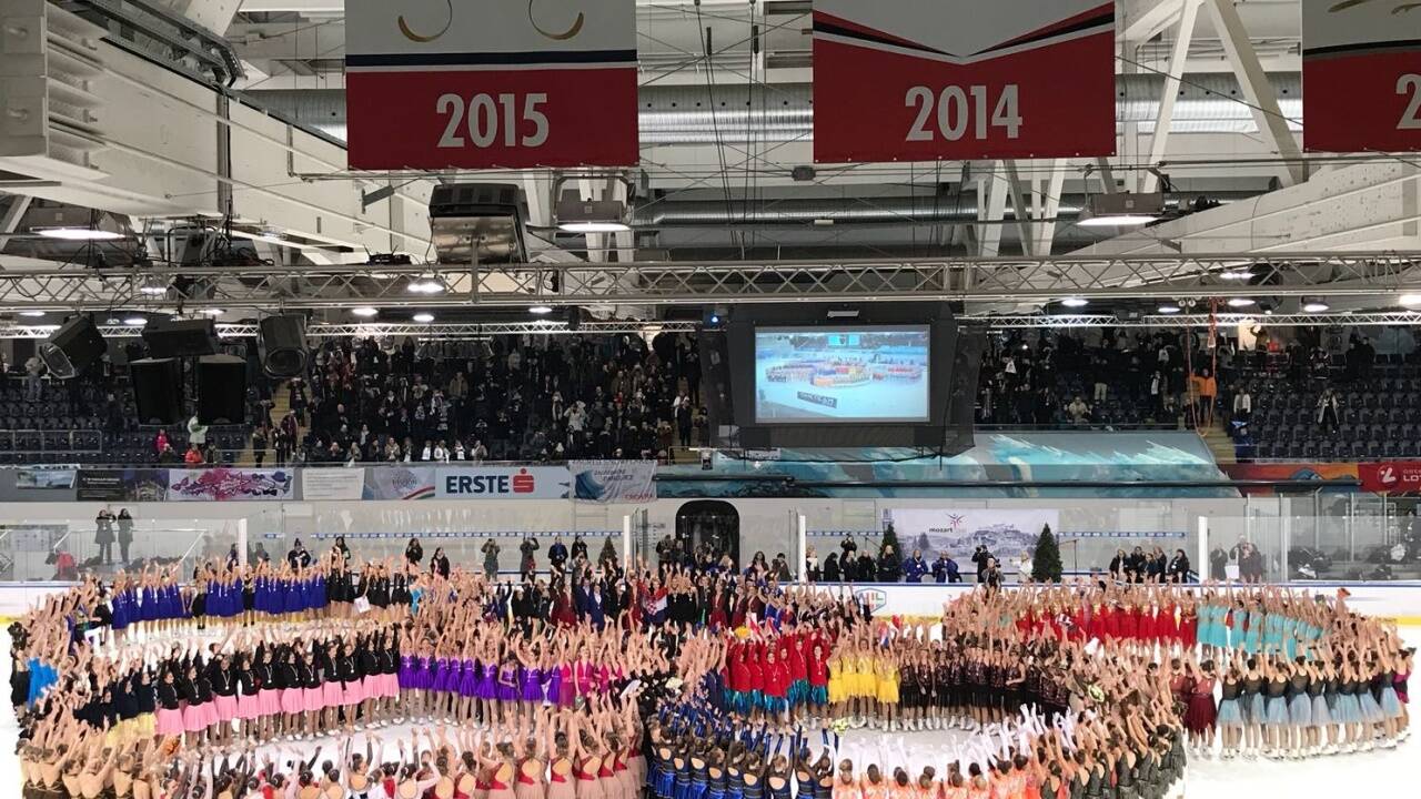 Nach der Siegerehrung warben die Synchron-Teams für die Aufnahme ins olympische Programm 2022 in Peking. 