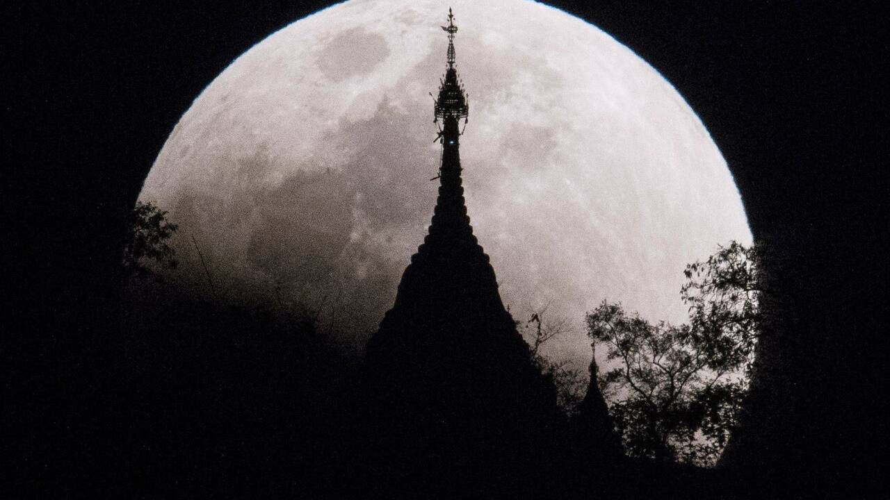 Faszinosum Mond – hier gesehen in Myanmar. 