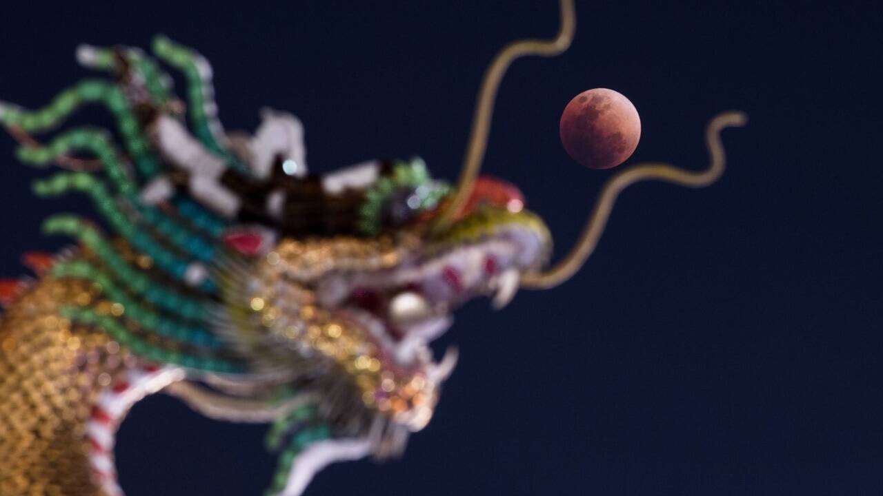 Faszinosum Mond – hier gesehen in Bangkok. 