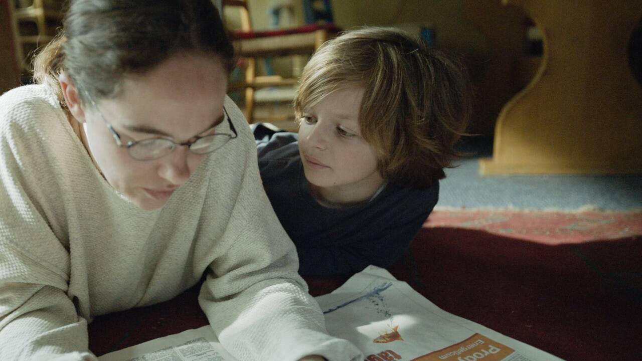 Szene aus „Die beste aller Welten“.  Szene aus „Die beste aller Welten“.