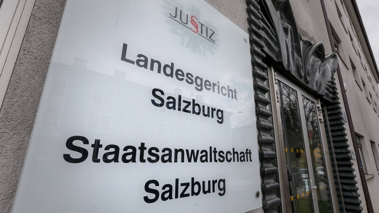 Am Landesgericht Salzburg wurde am Mittwoch der Konkurs über die „Royalbeach“ Spielwaren und Sportartikel Vertrieb GmbH eröffnet. Am Landesgericht Salzburg wurde am Mittwoch der Konkurs über die „Royalbeach“ Spielwaren und Sportartikel Vertrieb GmbH eröffnet.