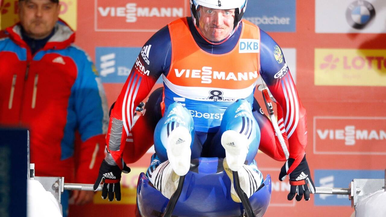 Zu zweit macht Rodeln doppelt so viel Spaß. 