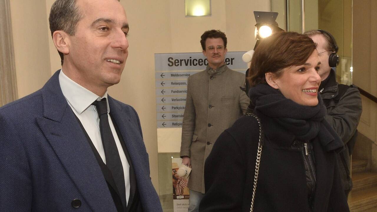 SPÖ-Parteivorsitzender Christian Kern und SPÖ-Gesundheitssprecherin Pamela Rendi-Wagner unterzeichnen gemeinsam Volksbegehren zum Nichtraucherschutz. 