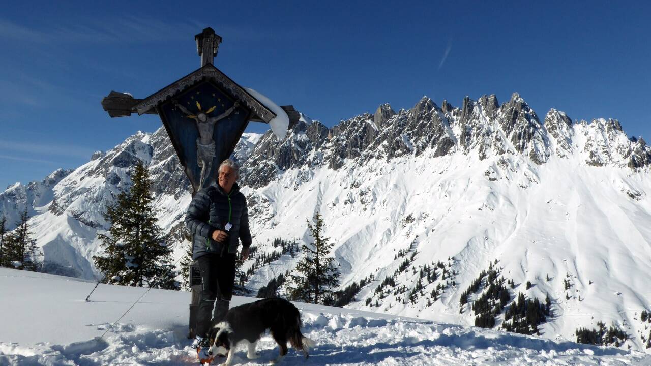 Die Mandlwand grüßt von vis-à-vis zum Hochkeil herüber.   Die Mandlwand grüßt von vis-à-vis zum Hochkeil herüber.