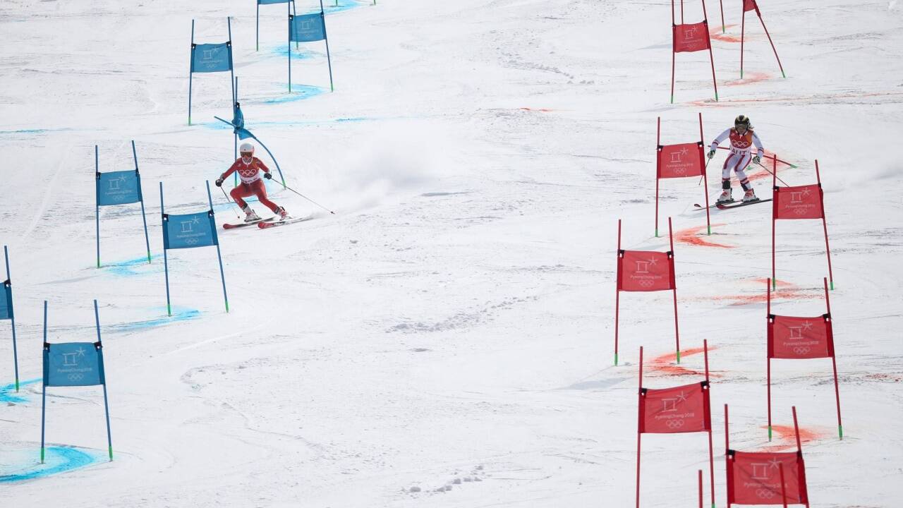 Katharina Liensberger (re.) konnte sich gegen alle ihre Rivalinnen im Teambewerb durchsetzen. 