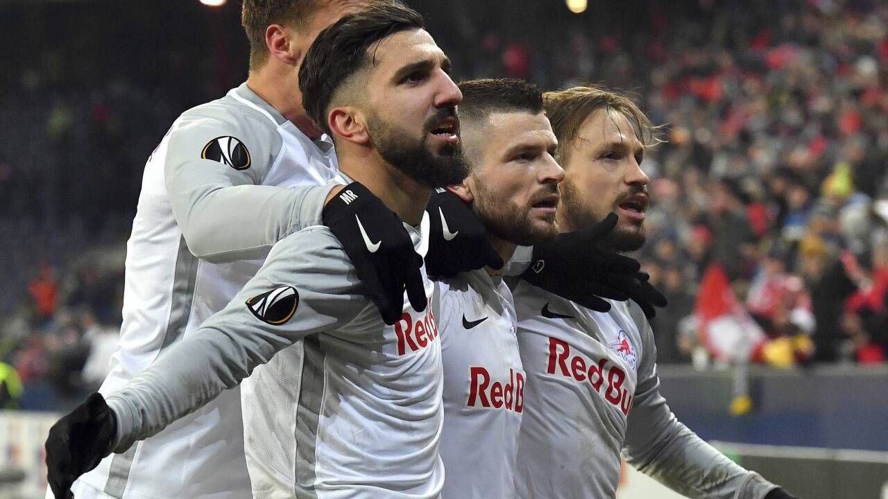 Munas Dabbur, Valon Berisha und Andrea Ulmer (vl.) bejubelten Salzburgs Aufstieg ins Achtelfinale. 