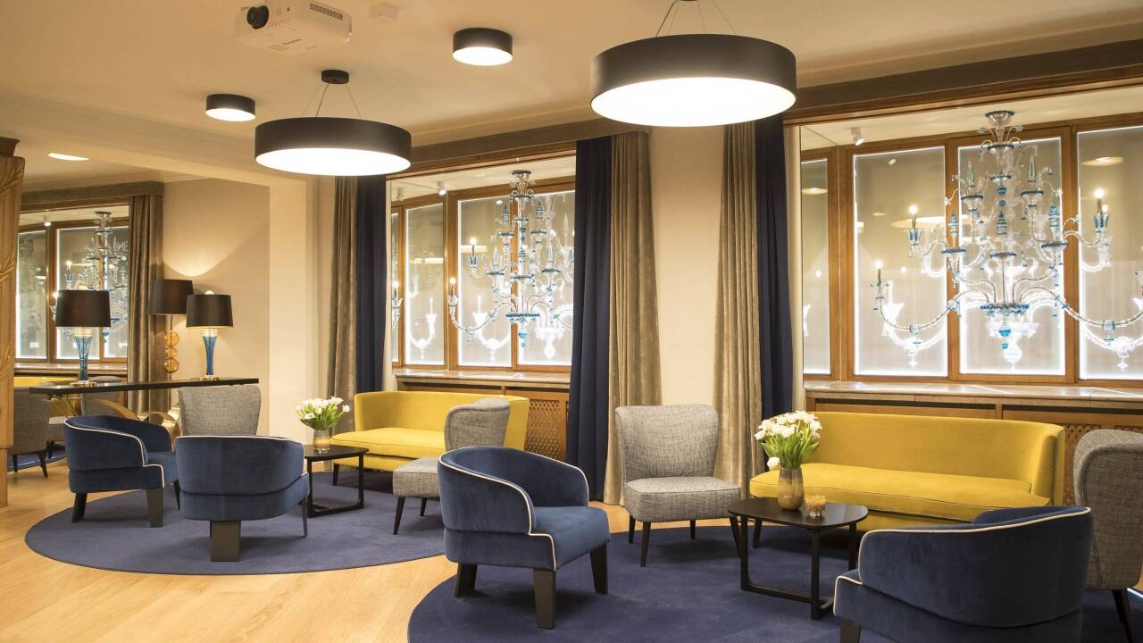 Die Hotellobby.  
