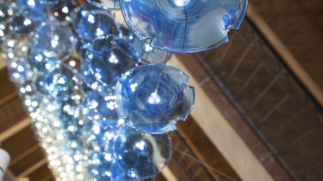 Im gesamten Hotel Stein sind diverse Glaselemente der venezianischen Glasmanufaktur Barovier & Toso zu finden, die dem Hoteleigentümer Rinaldo Invernizzi gehört. 