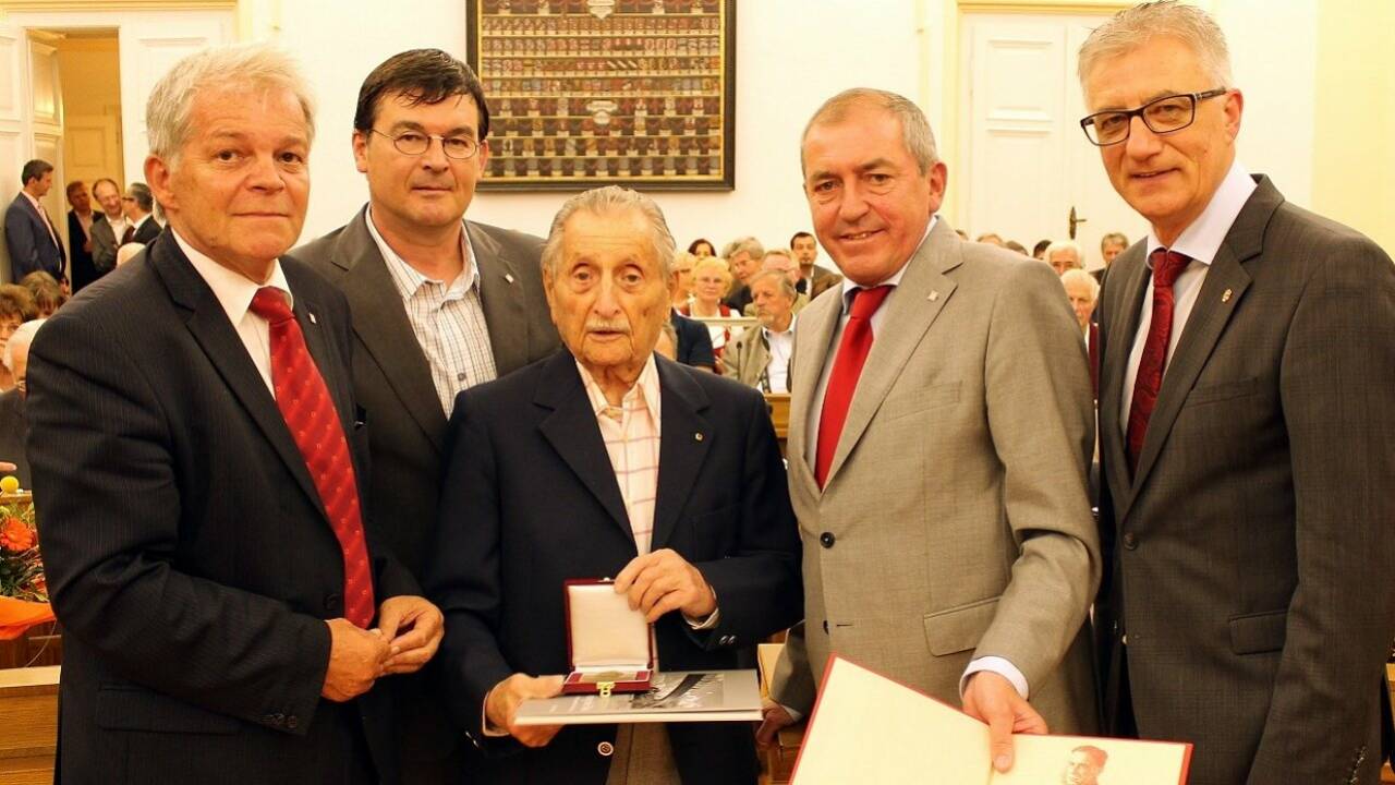 Marko Feingold erhält Otto-Bauer-Plakette