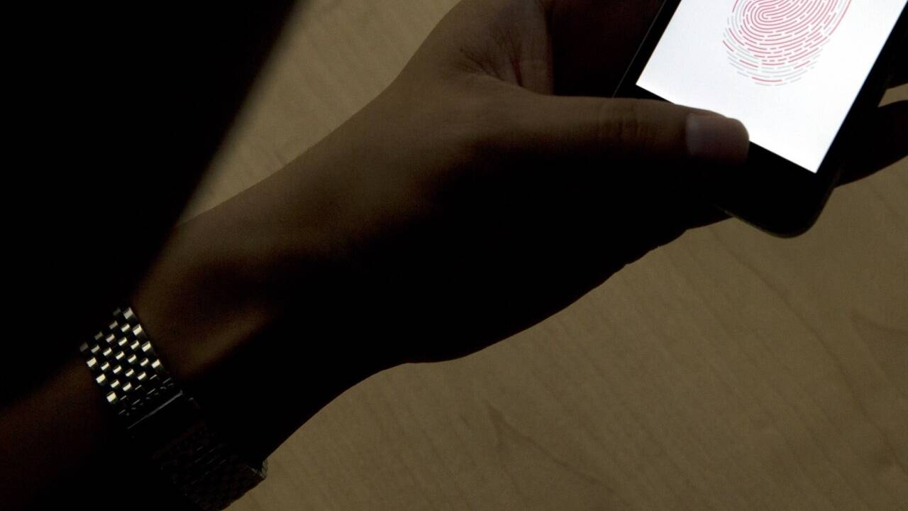 Das Smartphone per Fingerabdruck zu entsperren, wird immer beliebter. Das Smartphone per Fingerabdruck zu entsperren, wird immer beliebter.