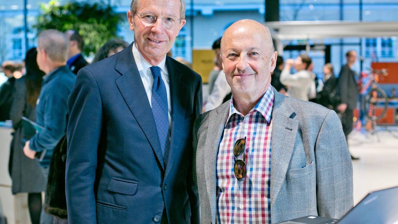 Landeshauptmann Wilfried Haslauer und Hansi Hansmann machten sich bei der Expo im WIFI Salzburg ein Bild von der Start-up-Szene. 