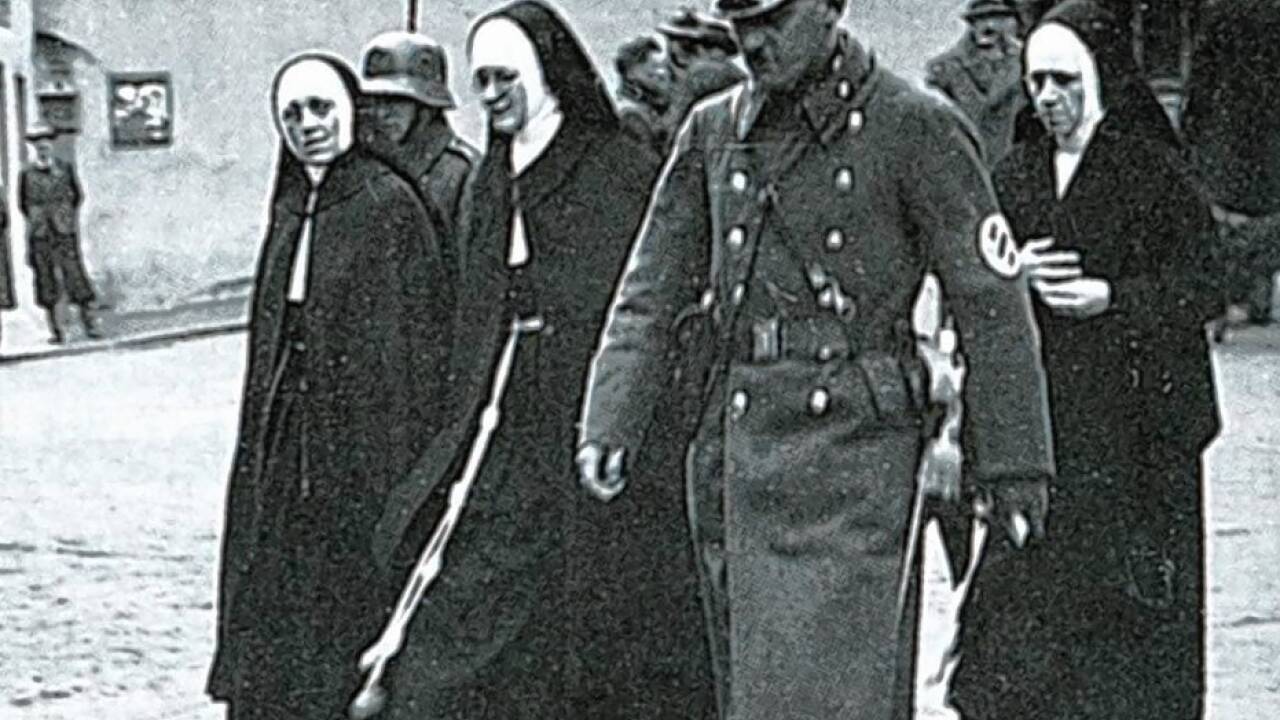 Die Halleiner Schulschwestern, die eine wichtige Stellung im Bildungssystem hatten, wurden schnell von den Nazis denunziert, immer wieder verhaftet, im Mai 1940 wurde der Orden über Nacht enteignet.  