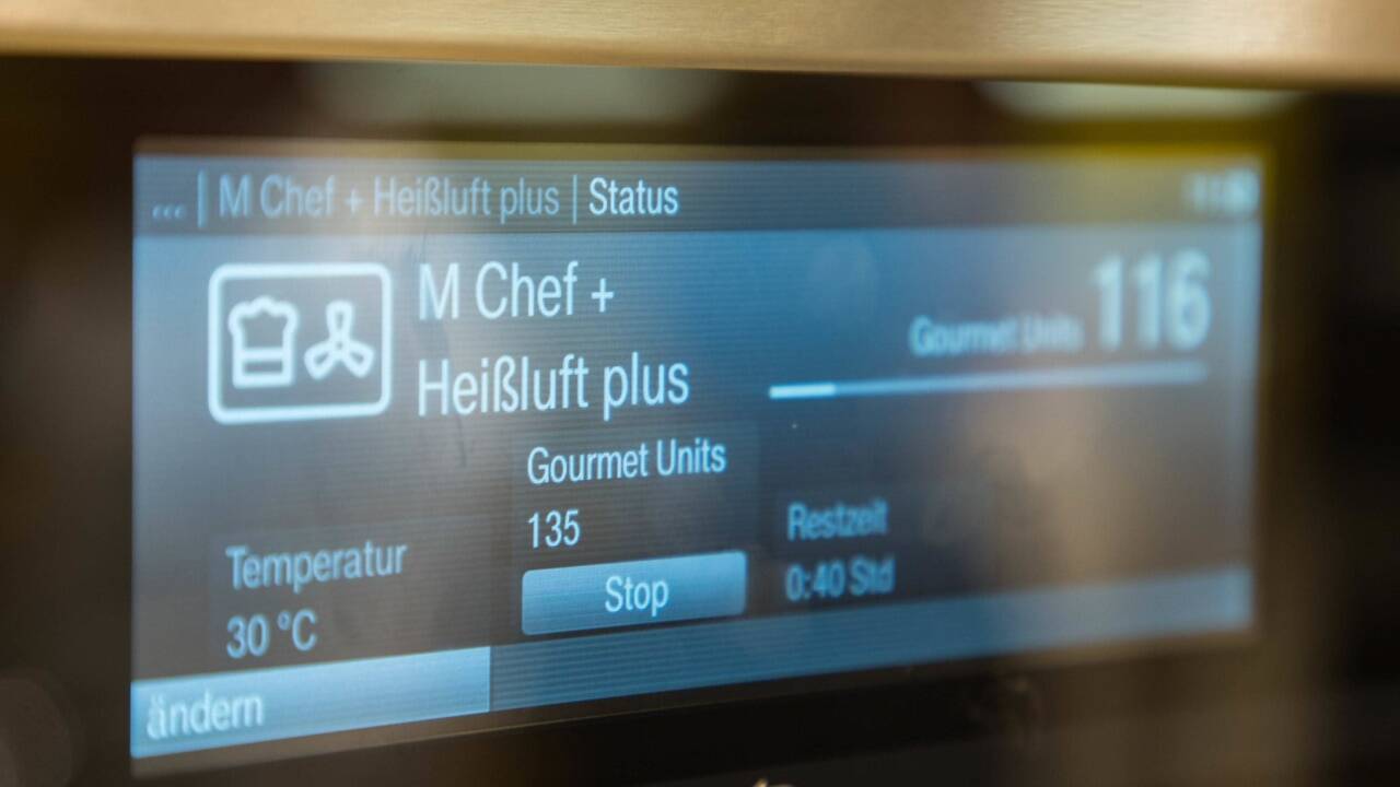 Rein, raus, fertig. Andreas Döllerer und Thomas Dorfer kochen per Knopfdruck. 