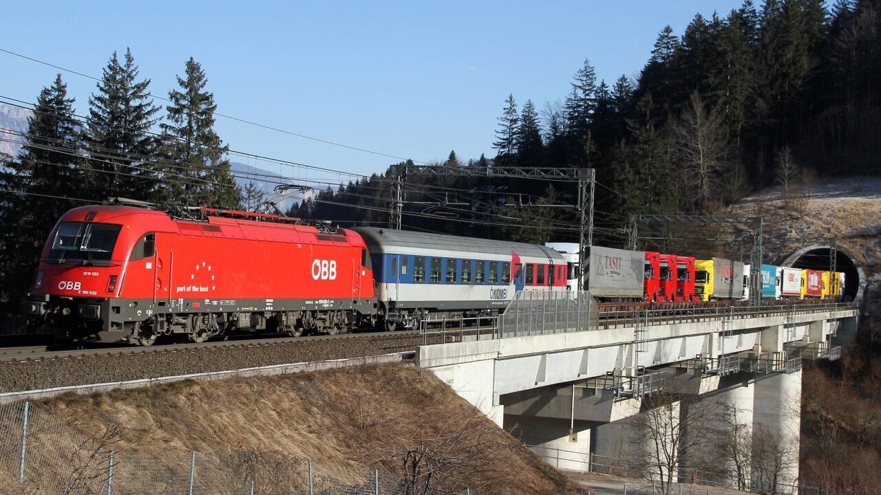 Die Rollende Landstraße auf der Strecke von Salzburg nach Fernetti/Triest wird Ende März eingestellt. 