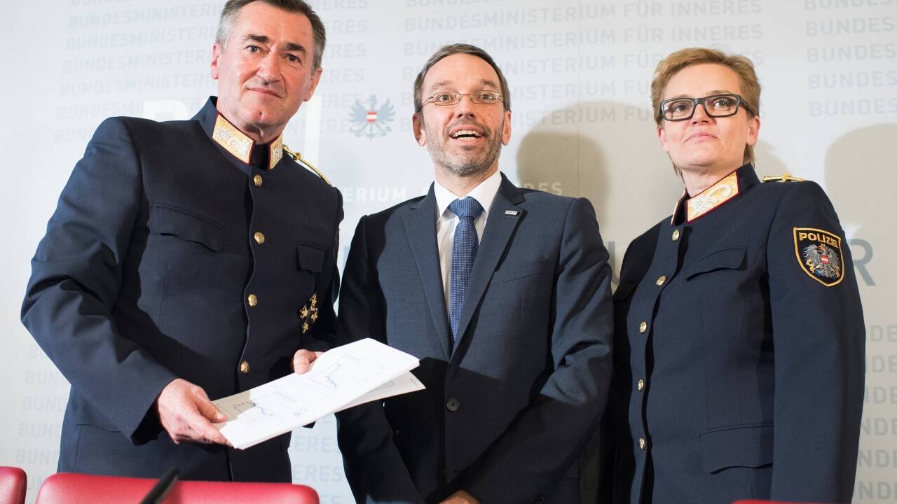 Bundeskriminalamts-Direktor Franz Lang, Innenminister Herbert Kickl (FPÖ) und Generaldirektorin für die öffentliche Sicherheit Michaela Kardeis während der PK zur Präsentation der polizeilichen Kriminalstatistik 2017 