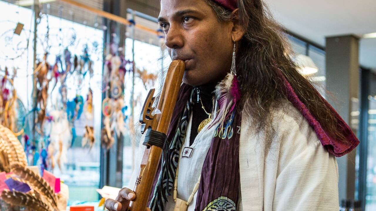 Der Niederländer Blue Jay hat sich den alten indianischen Traditionen verschrieben.  
