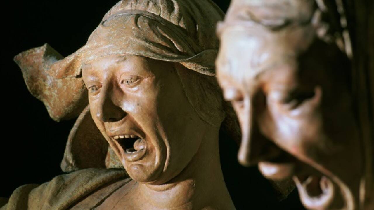 Maria Kleophae und Maria Magdalena (rechts) in der Beweinung von Niccolò dell’Arca (um 1440 bis 1494) in der Kirche Santa Maria della Vita, Bologna Maria Kleophae und Maria Magdalena (rechts) in der Beweinung von Niccolò dell’Arca (um 1440 bis 1494) in der Kirche Santa Maria della Vita, Bologna