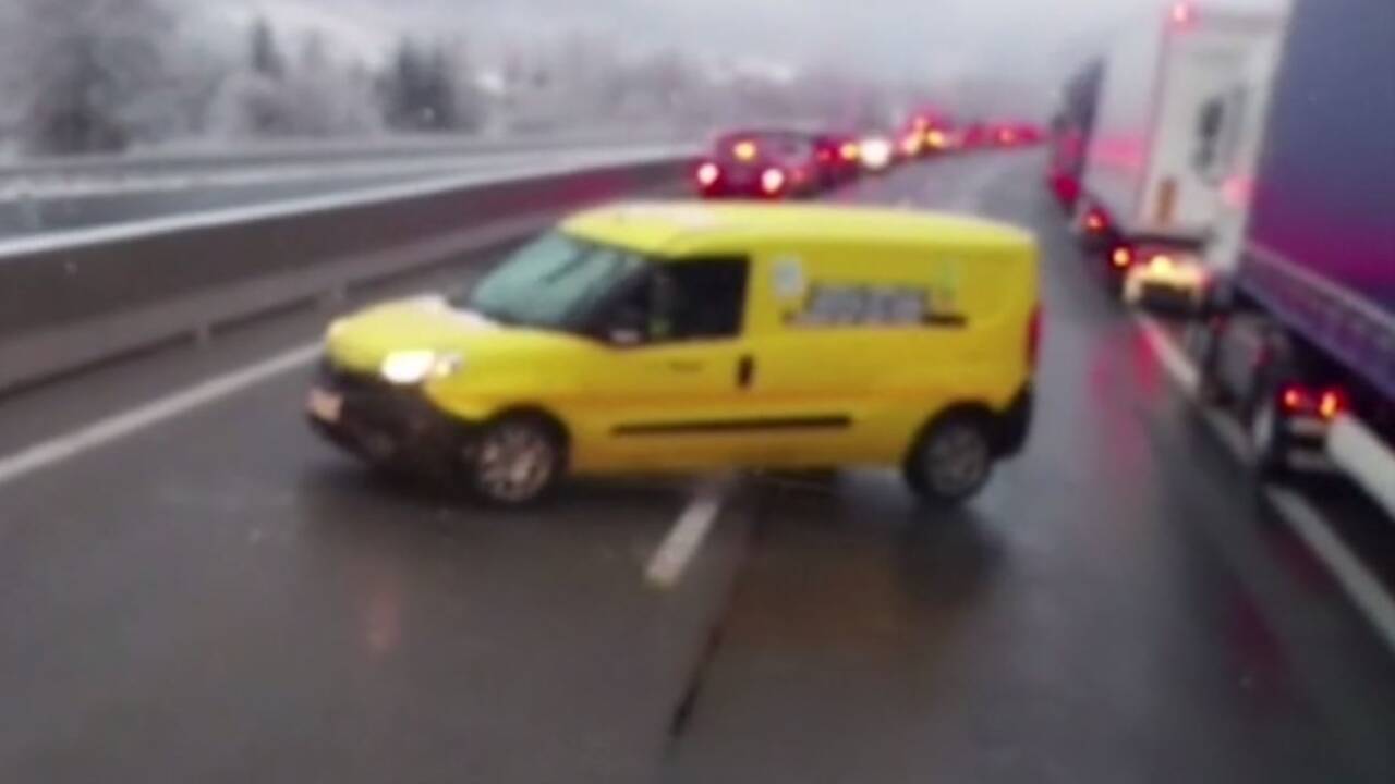 Ein Lkw-Fahrer filmte mit der Handykamera einen Teil der Geisterfahrt der Postzustellerin. 