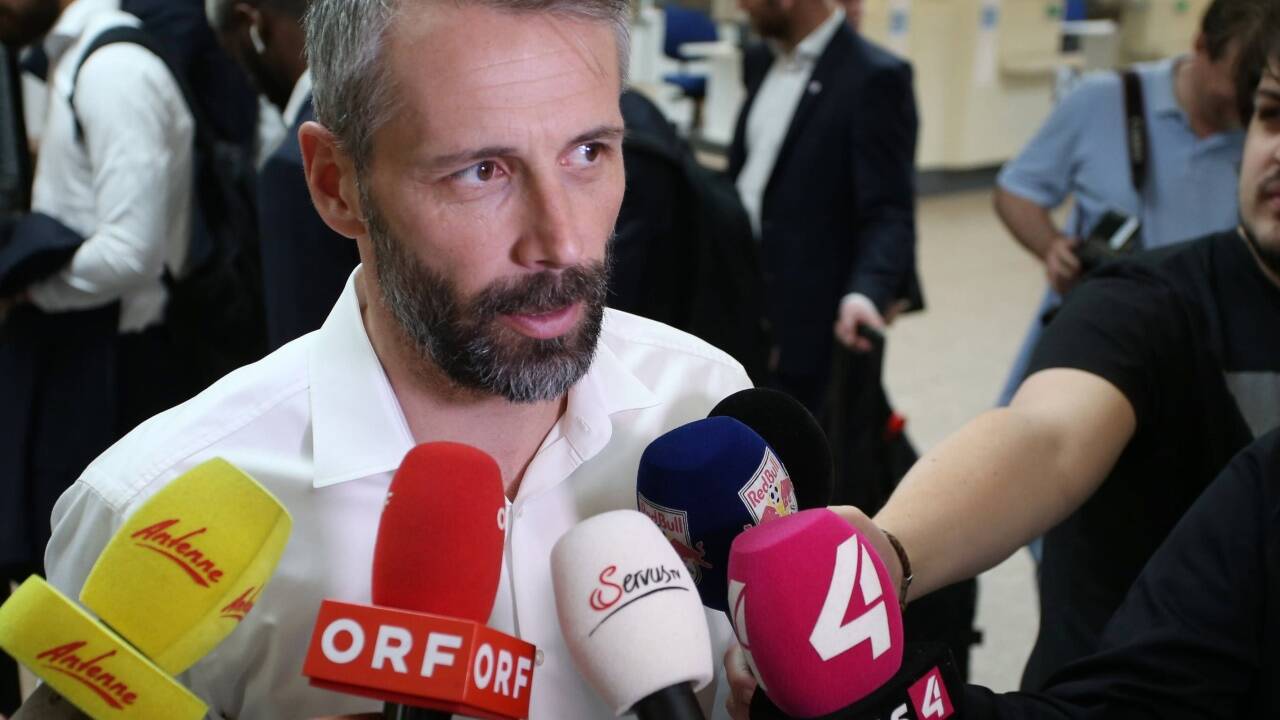 Ein gefragter Mann: Salzburg-Trainer Marco Rose vor dem Abflug nach Rom. 