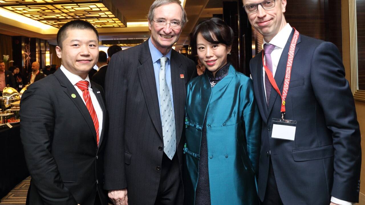 Stolzes Quartett: Yisheng Xu (Geschäftsführer Axess China), WKÖ-Präsident Christoph Leitl, Oudao-Geschäftsführerin Xinyi Wang sowie Oliver Suter, Vorstand der Axess AG.  