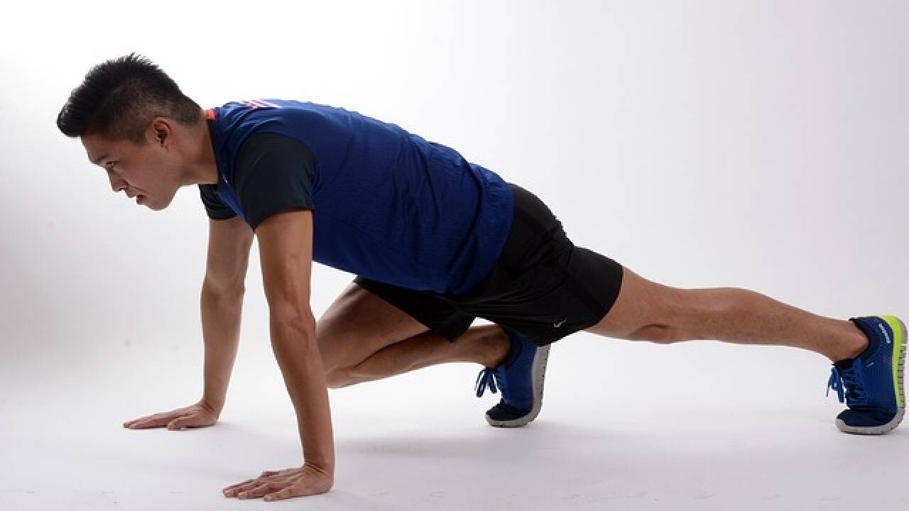 Die Übung Liegestütz mit Bewegung ist bei den Trainern sehr beliebt.  Die Übung Liegestütz mit Bewegung ist bei den Trainern sehr beliebt.