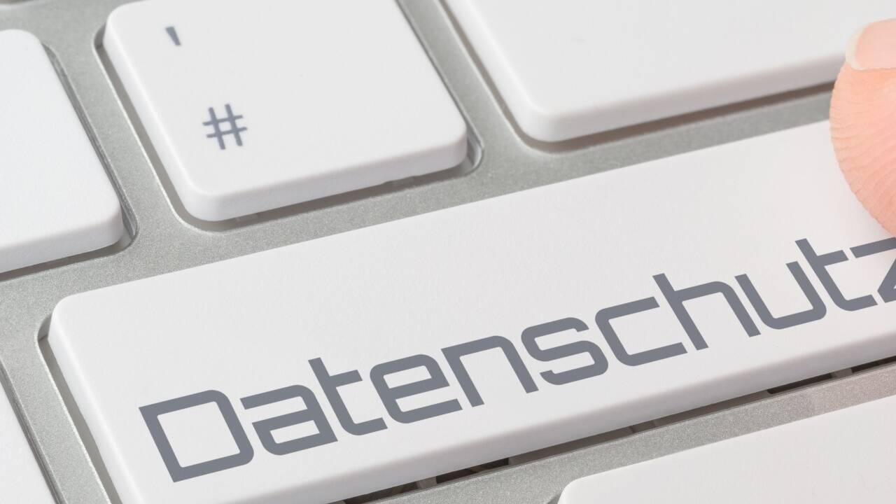 Bei Verstößen drohen Milliardenstrafen für Internet-Riesen Bei Verstößen drohen Milliardenstrafen für Internet-Riesen