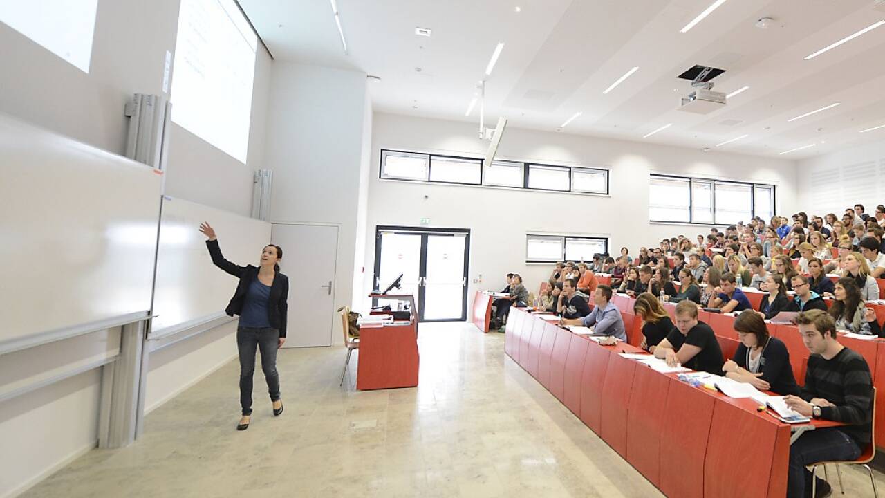 Professorin werden ist nicht leicht. Ein Konzept aus den USA könnte helfen.   Professorin werden ist nicht leicht. Ein Konzept aus den USA könnte helfen.