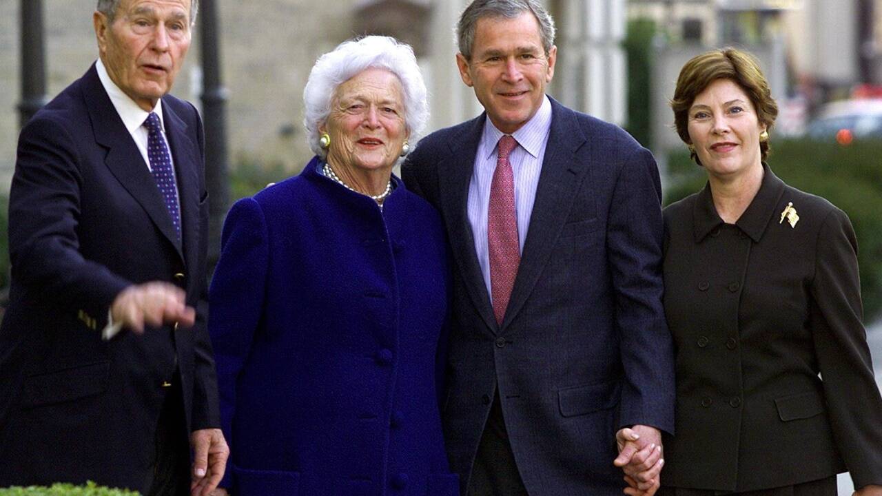 George H.W. und Barbara Bush mit George W. und Laura Bush. 