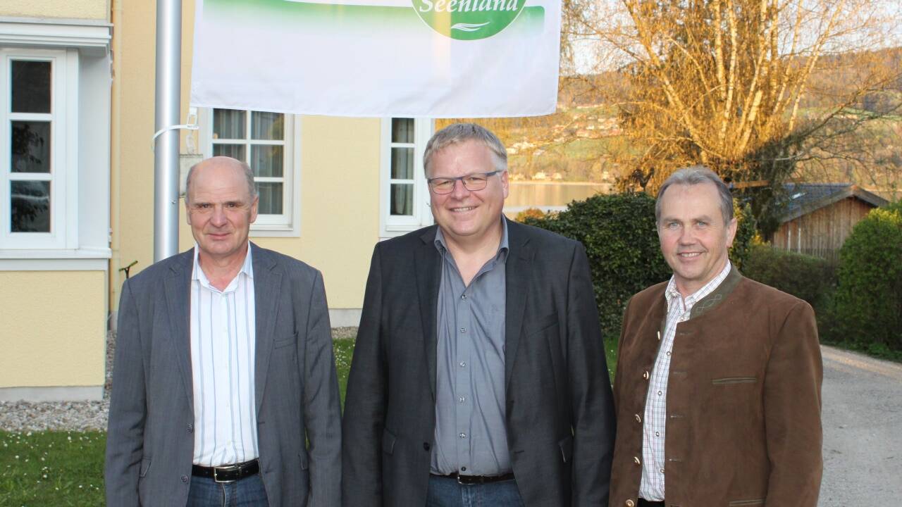 Sie lenken für die nächsten drei Jahre die Geschicke des Regionalverbands Salzburger Seenland: Der neue Obmann Bgm. Simon Wallner (Obertrum, Mitte) und seine beiden Stellvertreter, Bgm. Wolfgang Wagner (Köstendorf, re.) und Bgm. Peter Altendorfer (Seeham).  