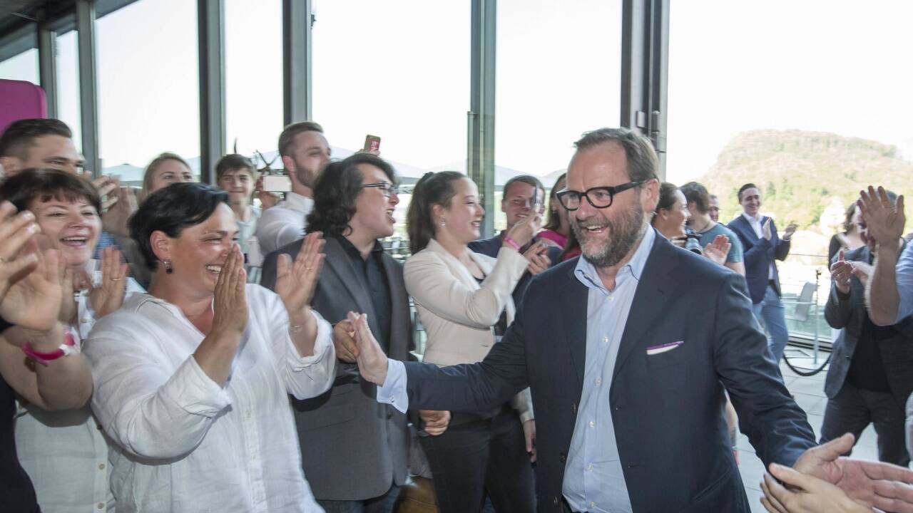 Neos-Spitzenkandidat Sepp Schellhorn ließ sich im M32 feiern. 