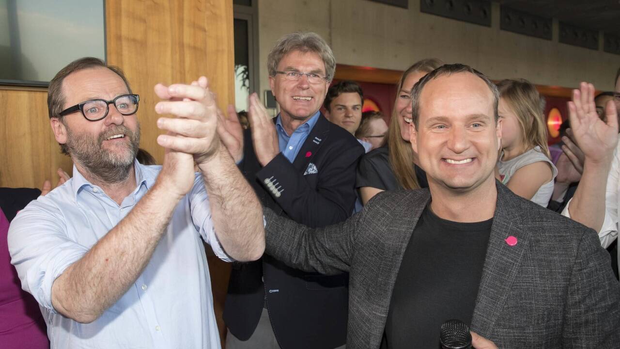 Spitzenkandidat Sepp Schellhorn mit Neos-Bundeschef Matthias Strolz. 