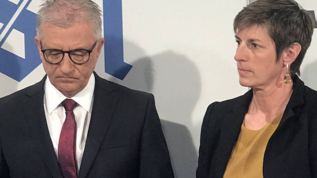 SPÖ-Chef Walter Steidl und Grünen-Chefin Astrid Rössler – gezeichnet vom Ergebnis der Wahl kurz nach Bekanntwerden der ersten Trendrechnung am Sonntagnachmittag.  
