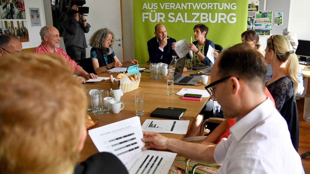 Grünen-Landesgeschäftsführer Rudi Hemetsberger, Salzburgs LHStv. Astrid Rössler (m./Grüne) vor Beginn des Landesvorstandes der Grünen am Montag, 23. April 2018, in Salzburg. 