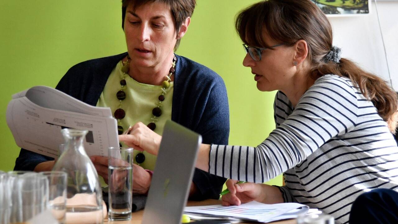 Die Salzburger LHStv. Astrid Rössler (Grüne), Landesrätin Martina Berthold (Grüne), vor Beginn des Landesvorstandes der Grünen am Montag, 23. April 2018, in Salzburg. 